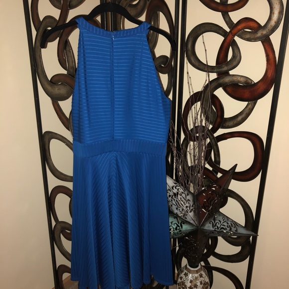 Dress - Picture 3 of 5